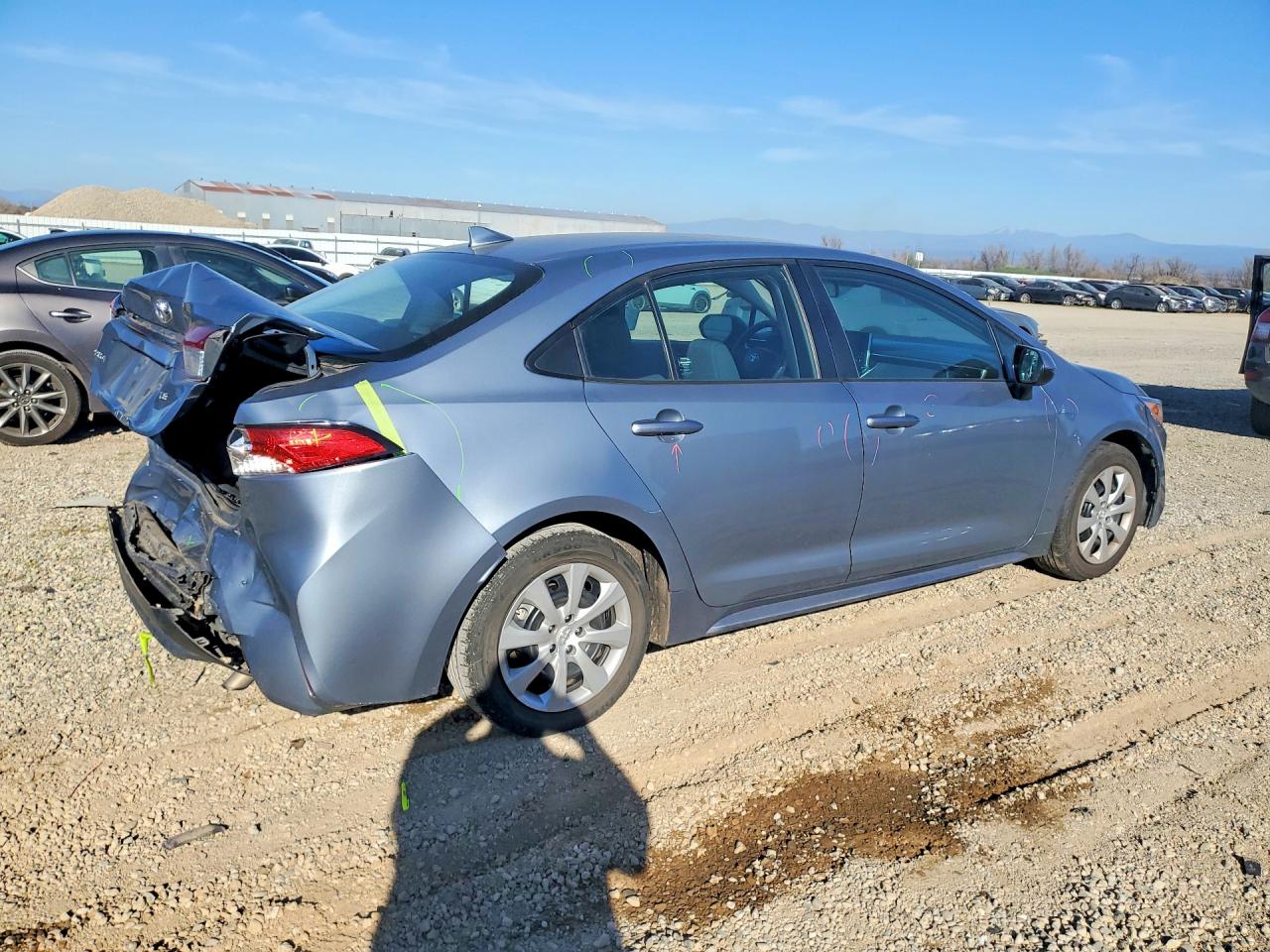 2021 TOYOTA COROLLA LE photo 3