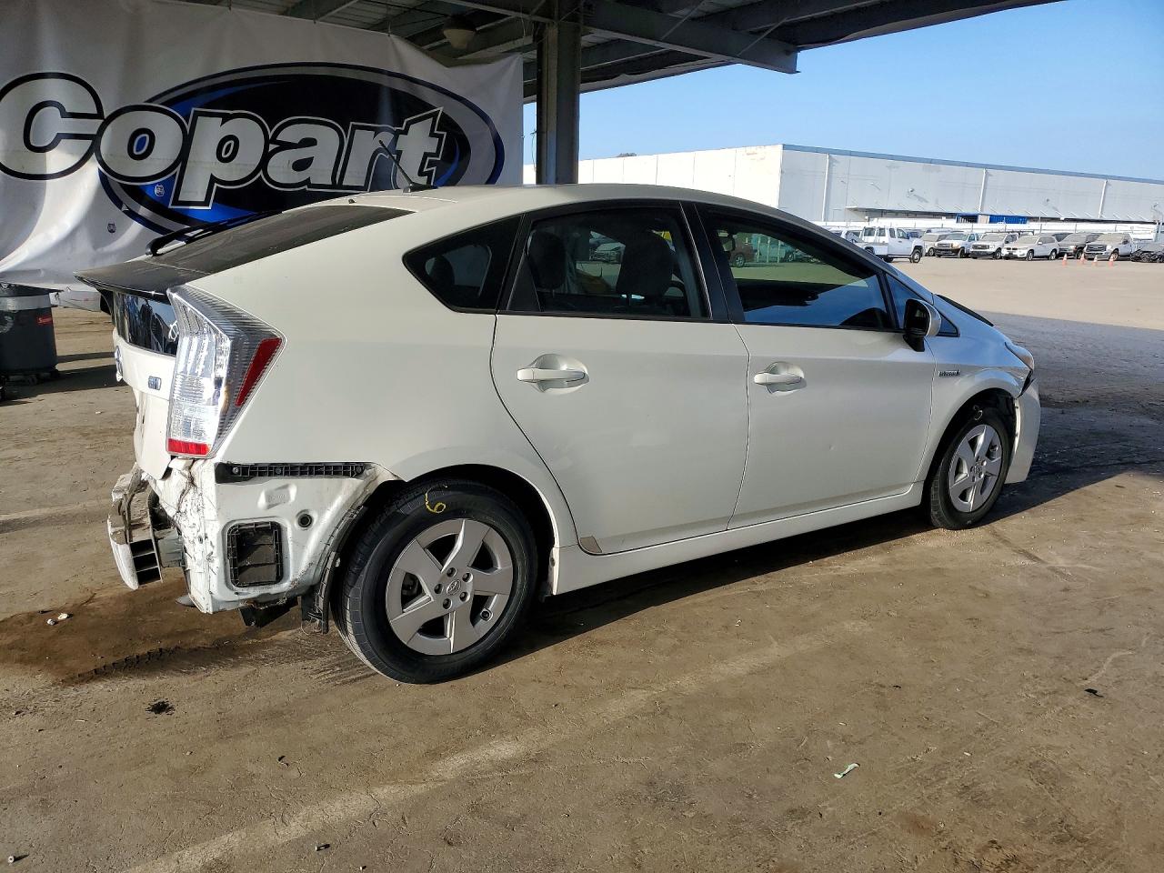 2011 TOYOTA PRIUS photo 3