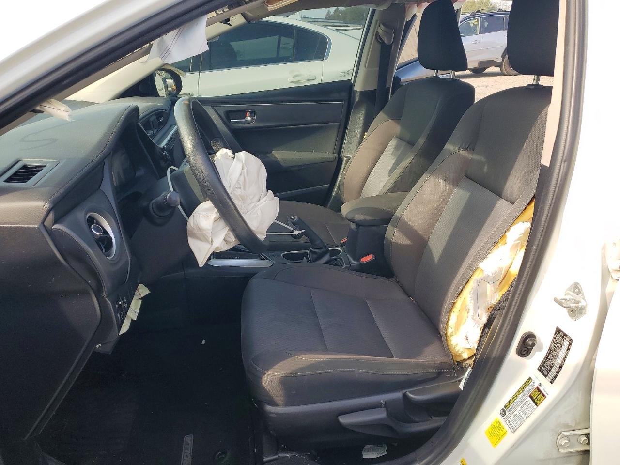 2017 TOYOTA COROLLA L photo 13