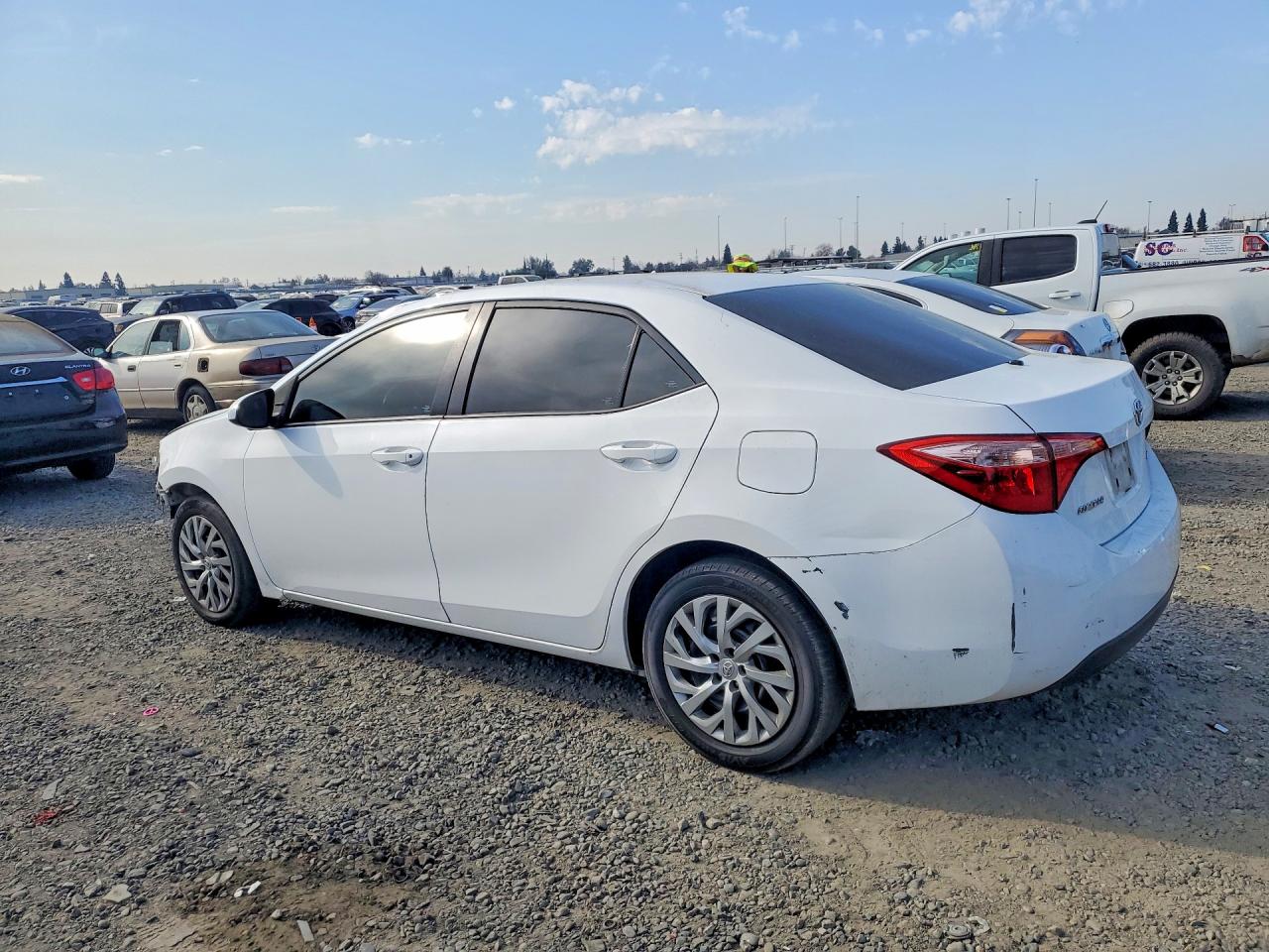 2017 TOYOTA COROLLA L photo 3