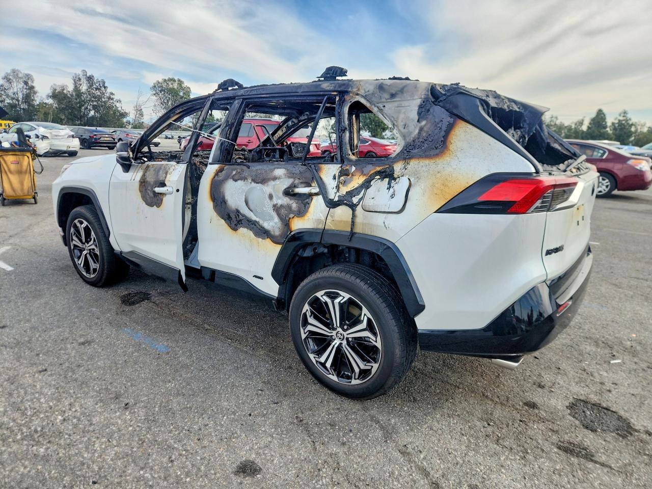 2025 TOYOTA RAV4 XSE photo 4