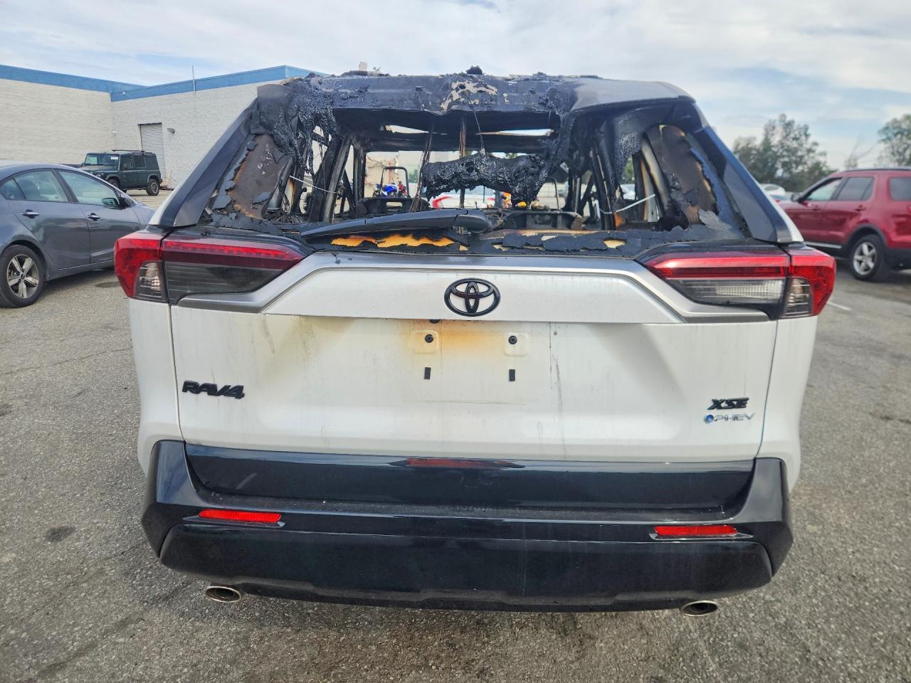 2025 TOYOTA RAV4 XSE photo 16
