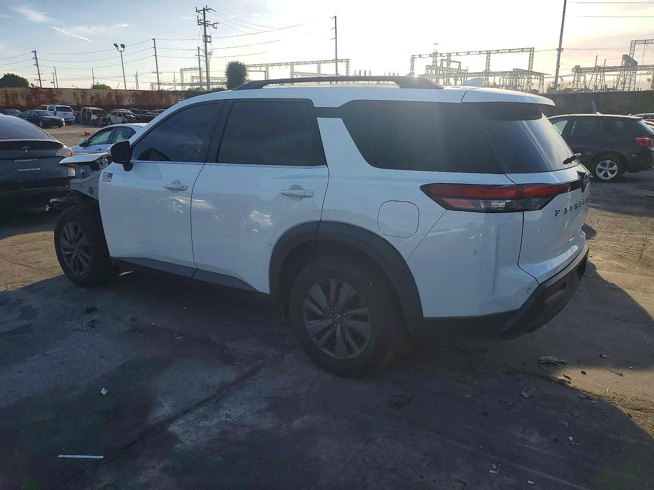2023 NISSAN PATHFINDER SV photo 4