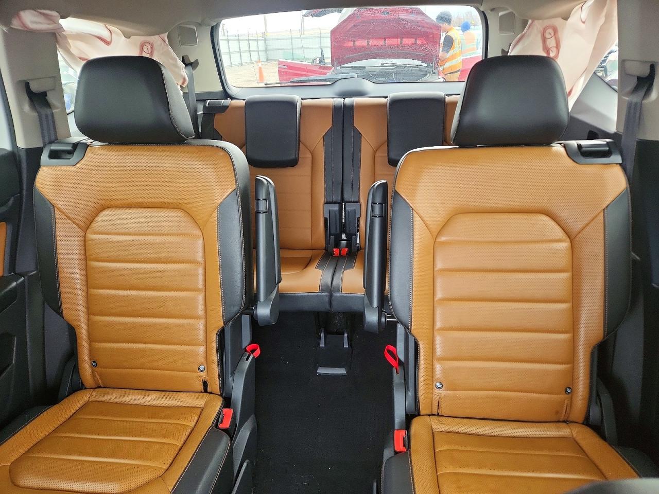 2018 VOLKSWAGEN ATLAS SEL PREMIUM photo 28