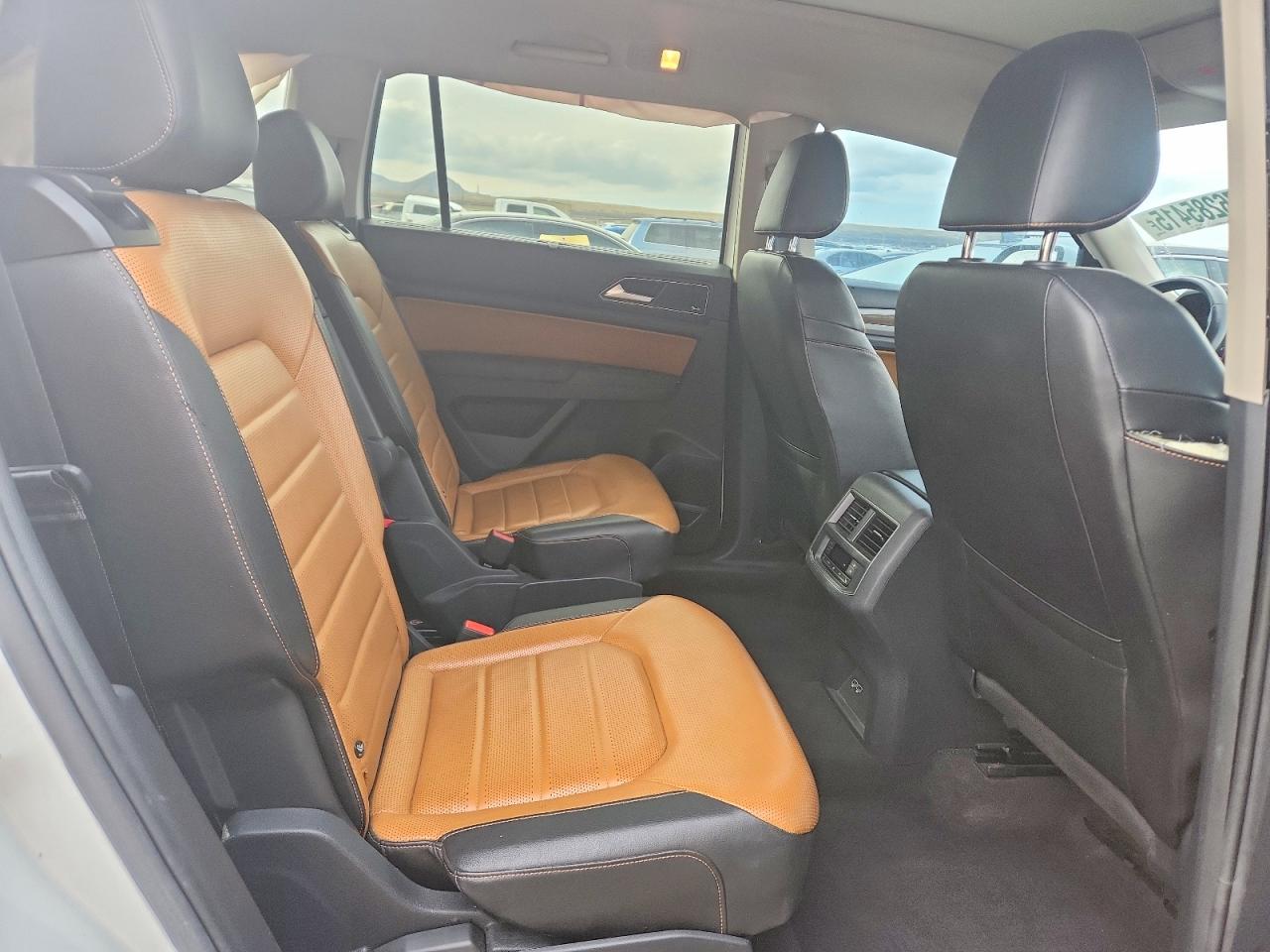 2018 VOLKSWAGEN ATLAS SEL PREMIUM photo 31