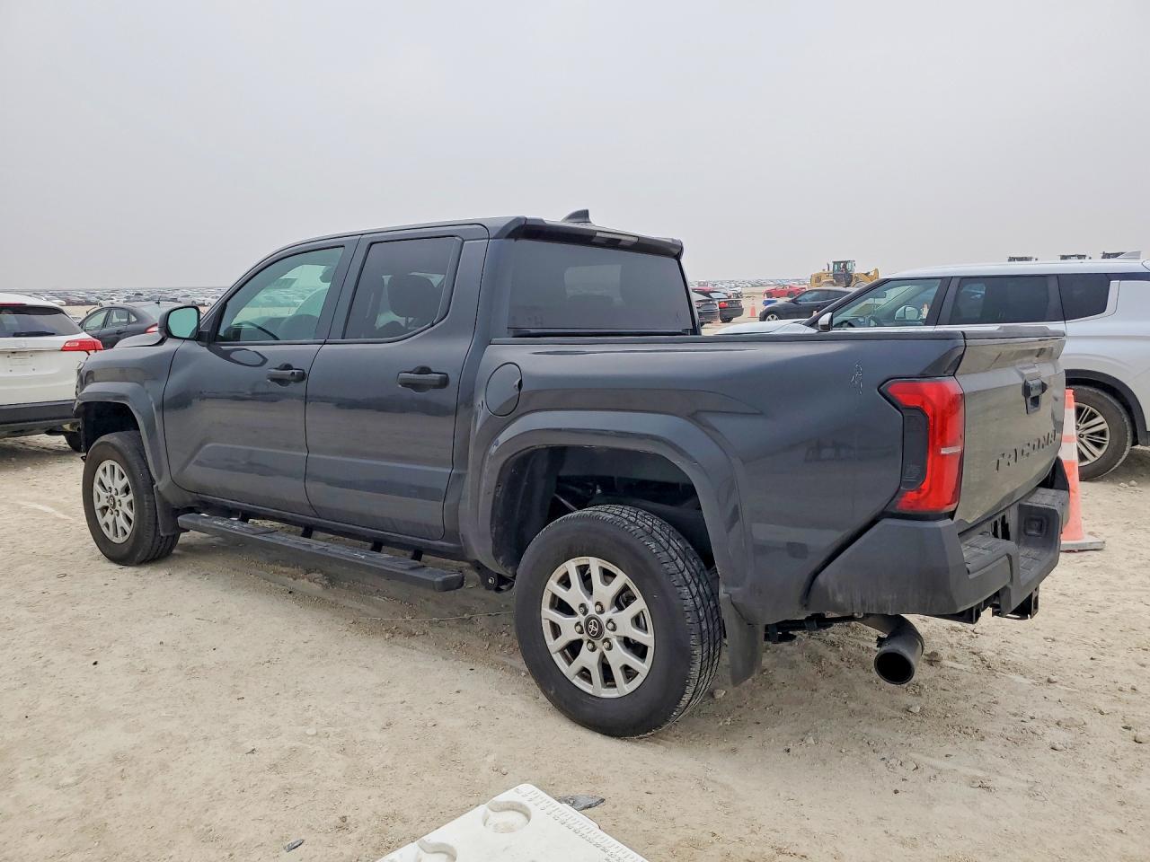 2024 TOYOTA TACOMA DOUBLE CAB photo 2