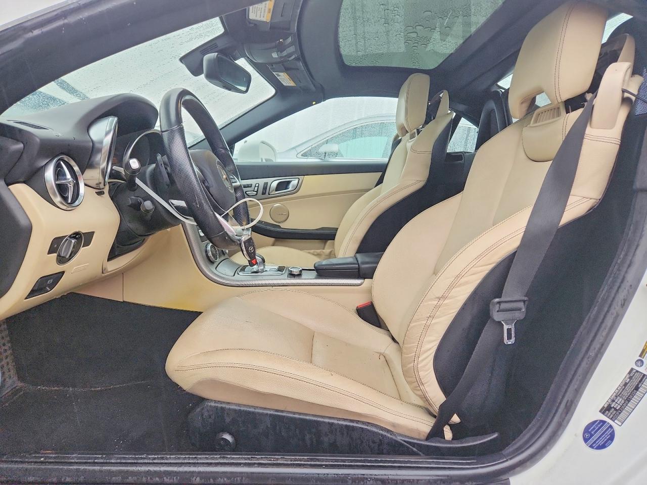 2017 MERCEDES-BENZ SLC 300 photo 13