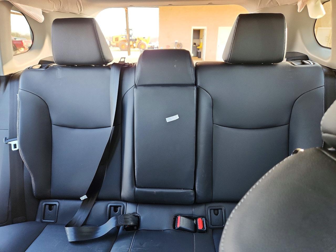 2023 TOYOTA COROLLA CROSS XLE photo 19
