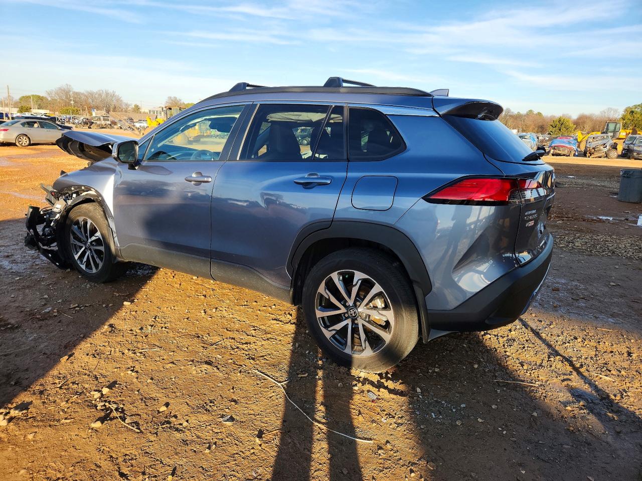 2023 TOYOTA COROLLA CROSS XLE photo 3