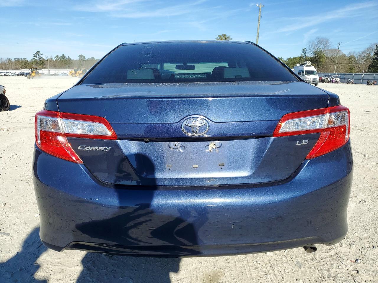 2014 TOYOTA CAMRY L photo 16