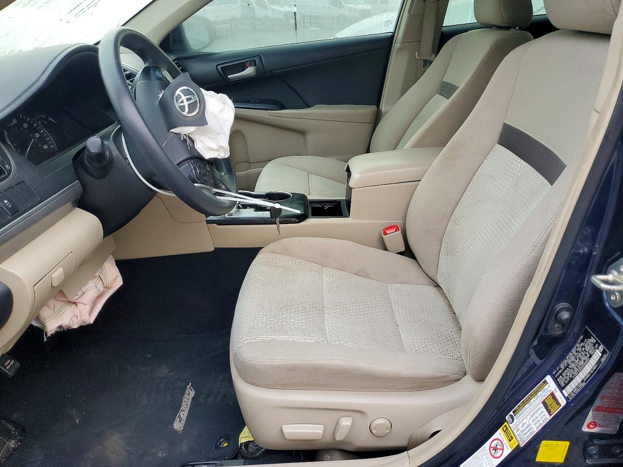 2014 TOYOTA CAMRY L photo 19