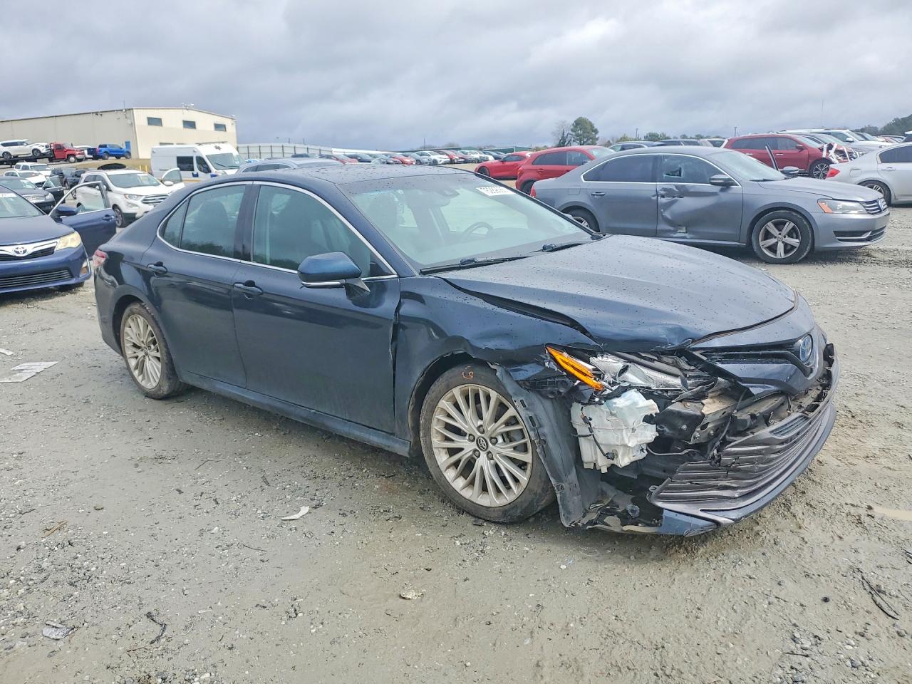 2018 TOYOTA CAMRY HYBRID photo 10