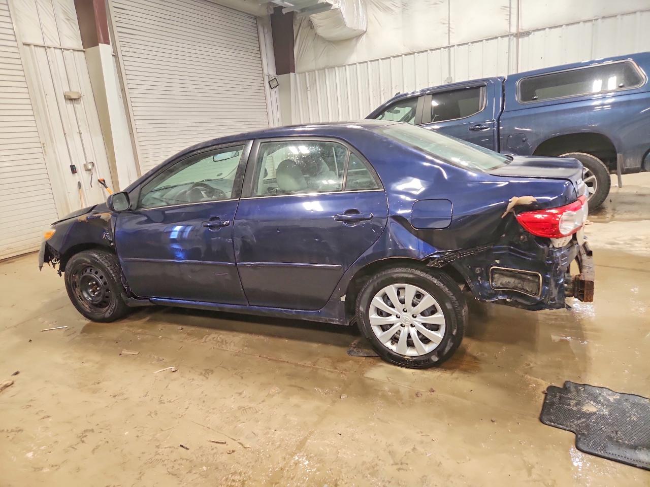 2013 TOYOTA COROLLA BASE photo 3