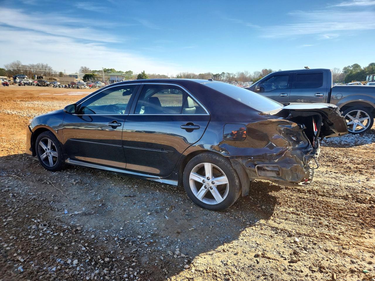 2012 TOYOTA CAMRY SE photo 3