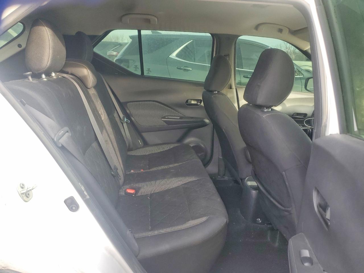 2020 NISSAN KICKS S photo 28