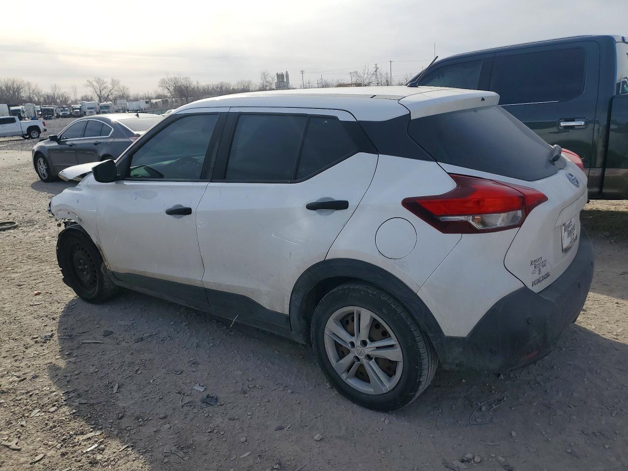 2020 NISSAN KICKS S photo 4