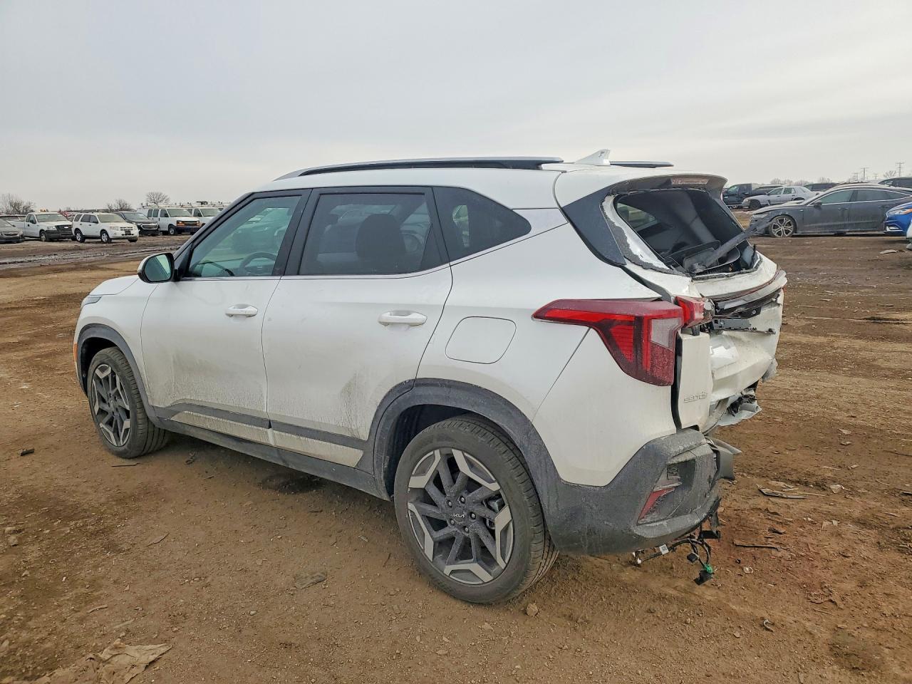 2025 KIA SELTOS SX photo 3