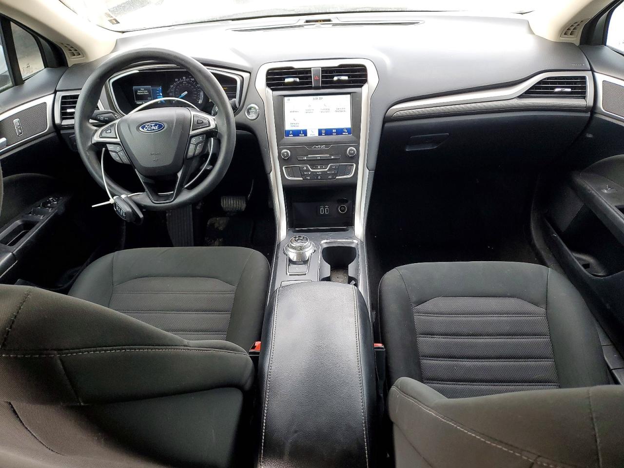 2020 FORD FUSION SE photo 8