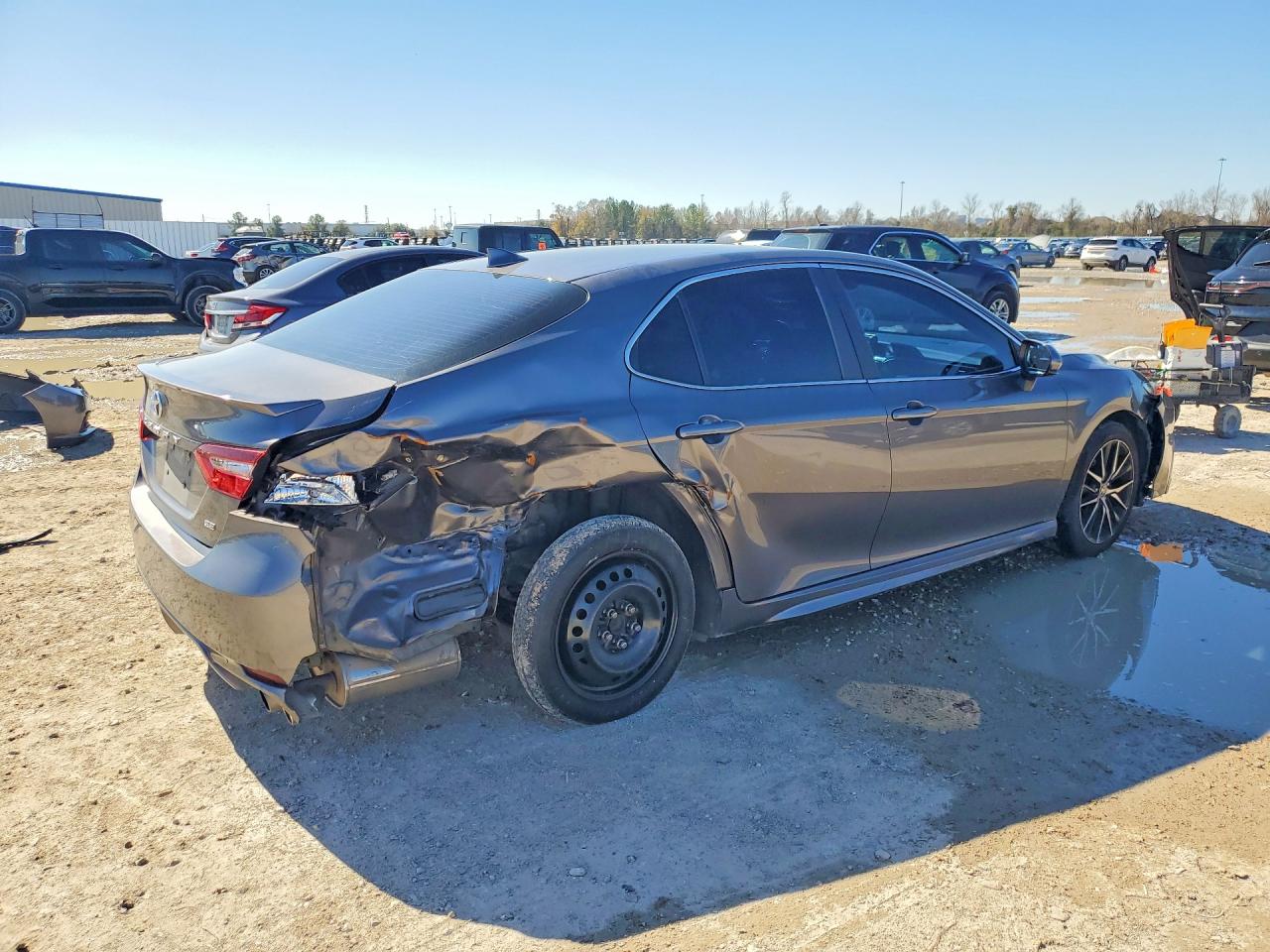 2021 TOYOTA CAMRY SE photo 3
