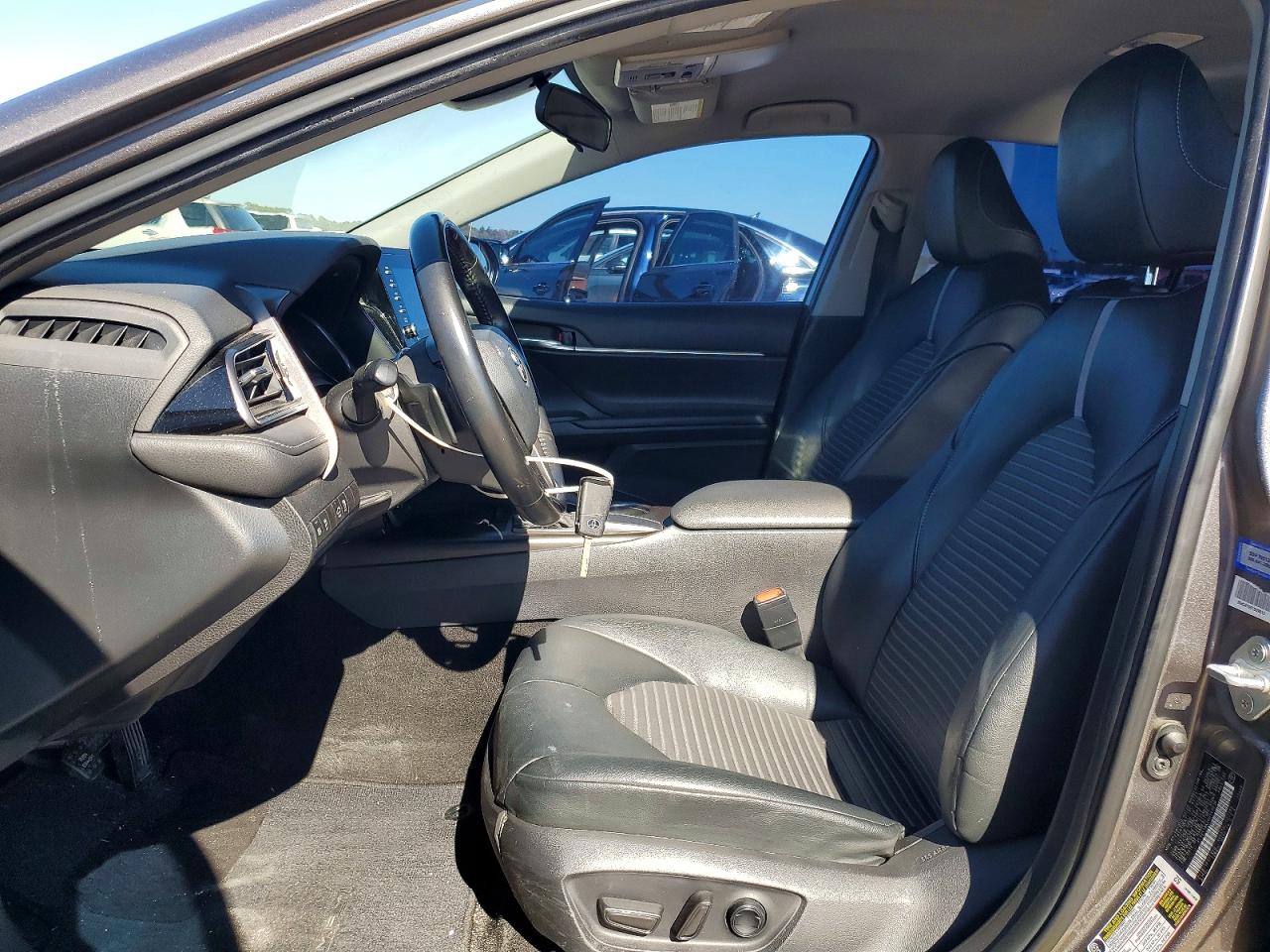 2021 TOYOTA CAMRY SE photo 7