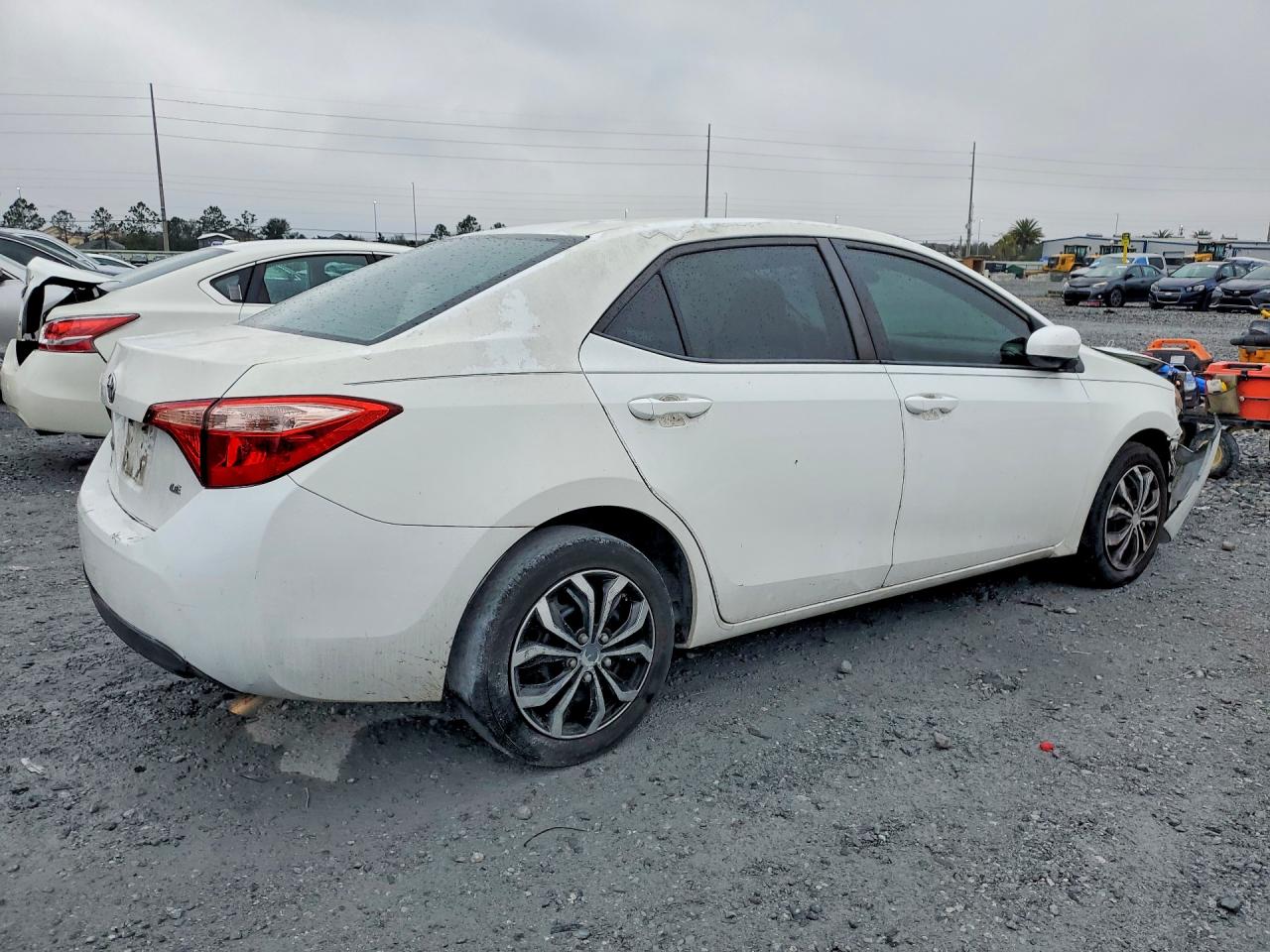2018 TOYOTA COROLLA photo 3