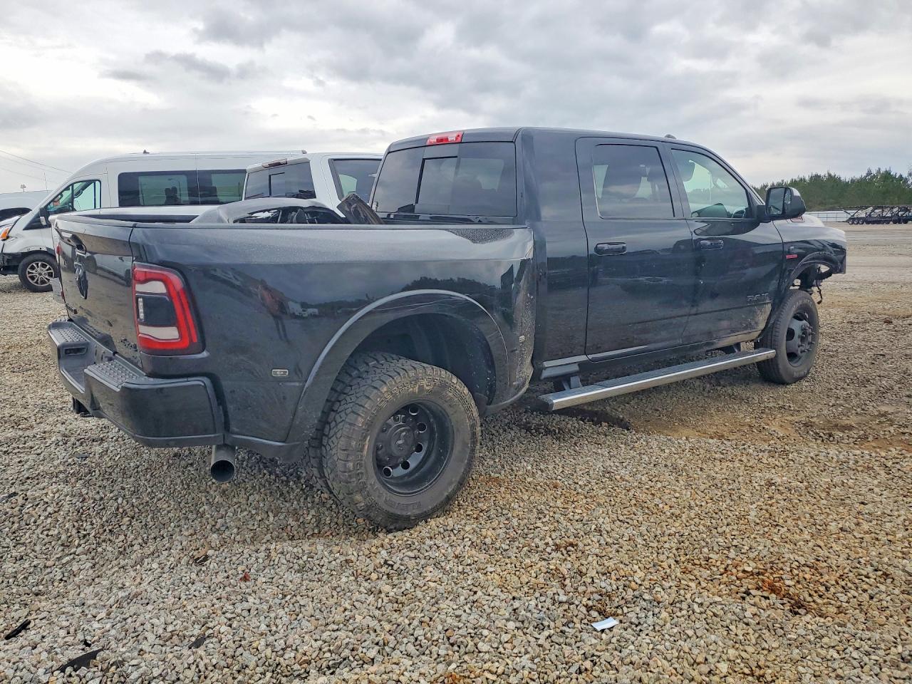 2020 RAM 3500 LARAMIE photo 5