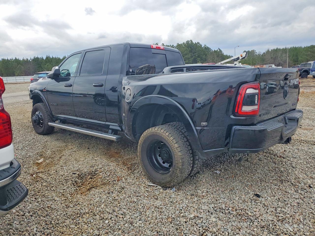 2020 RAM 3500 LARAMIE photo 3
