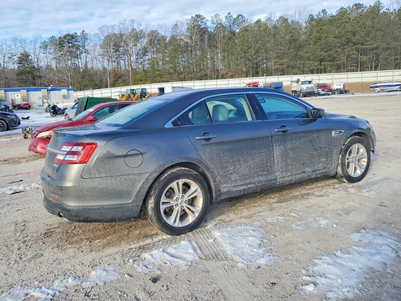 2018 FORD TAURUS SE photo 5