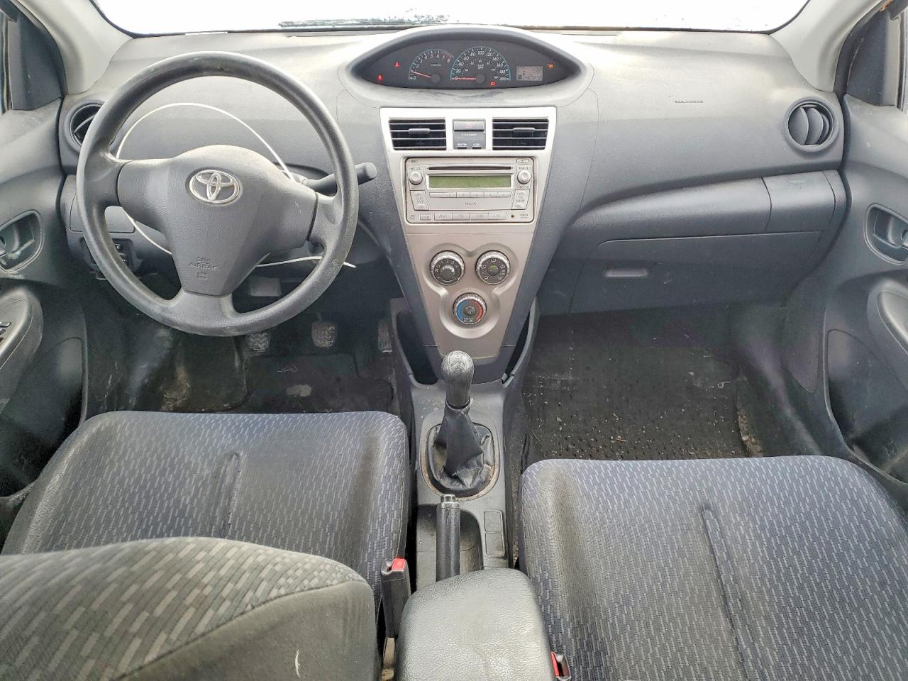 2010 TOYOTA YARIS photo 22