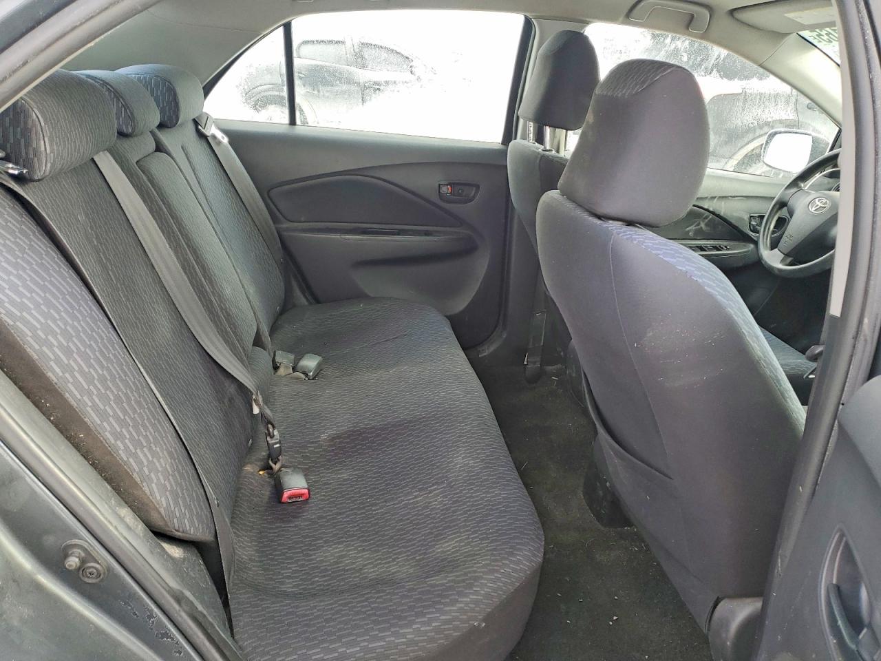 2010 TOYOTA YARIS photo 28