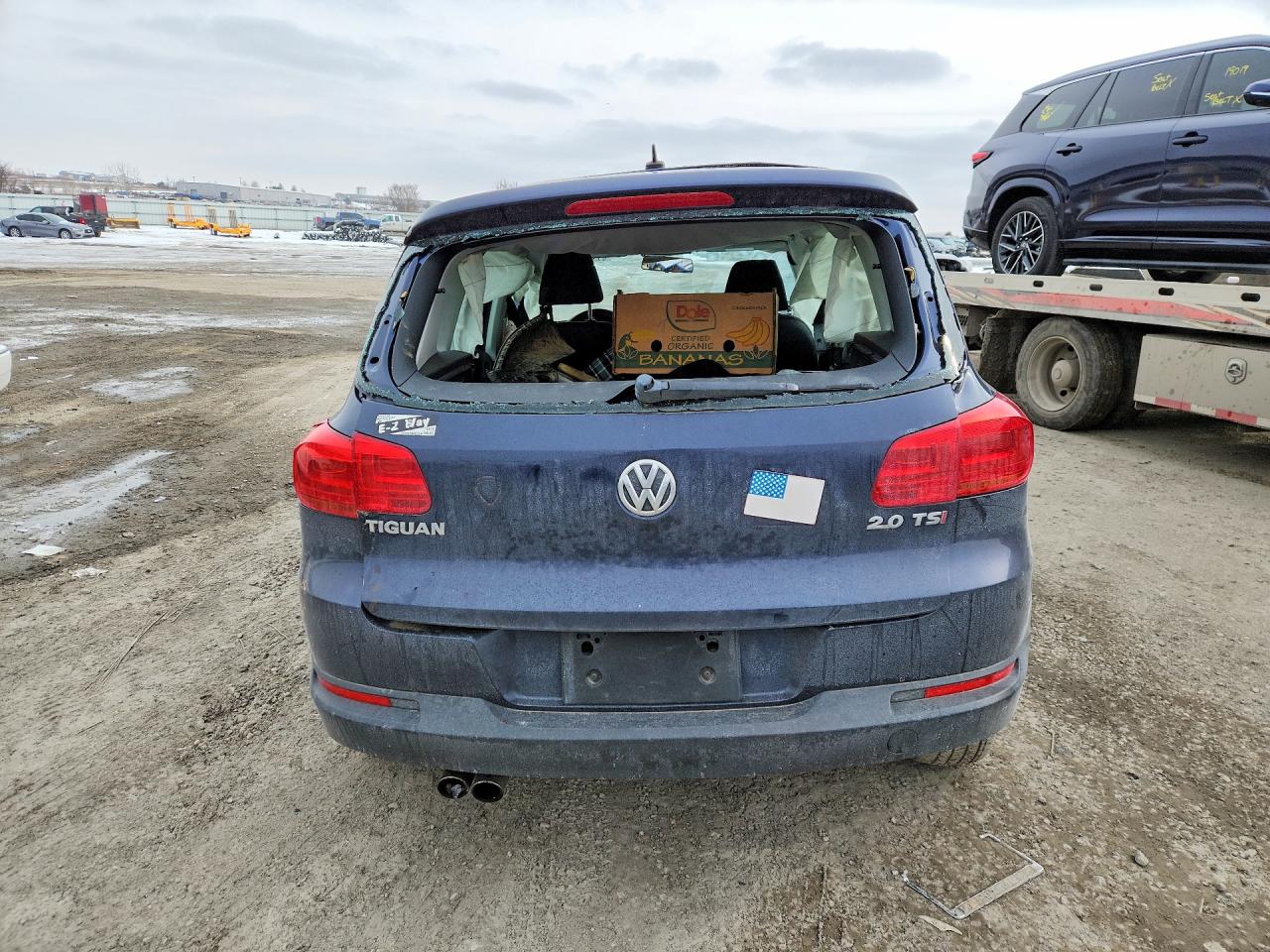 2012 VOLKSWAGEN TIGUAN S photo 11