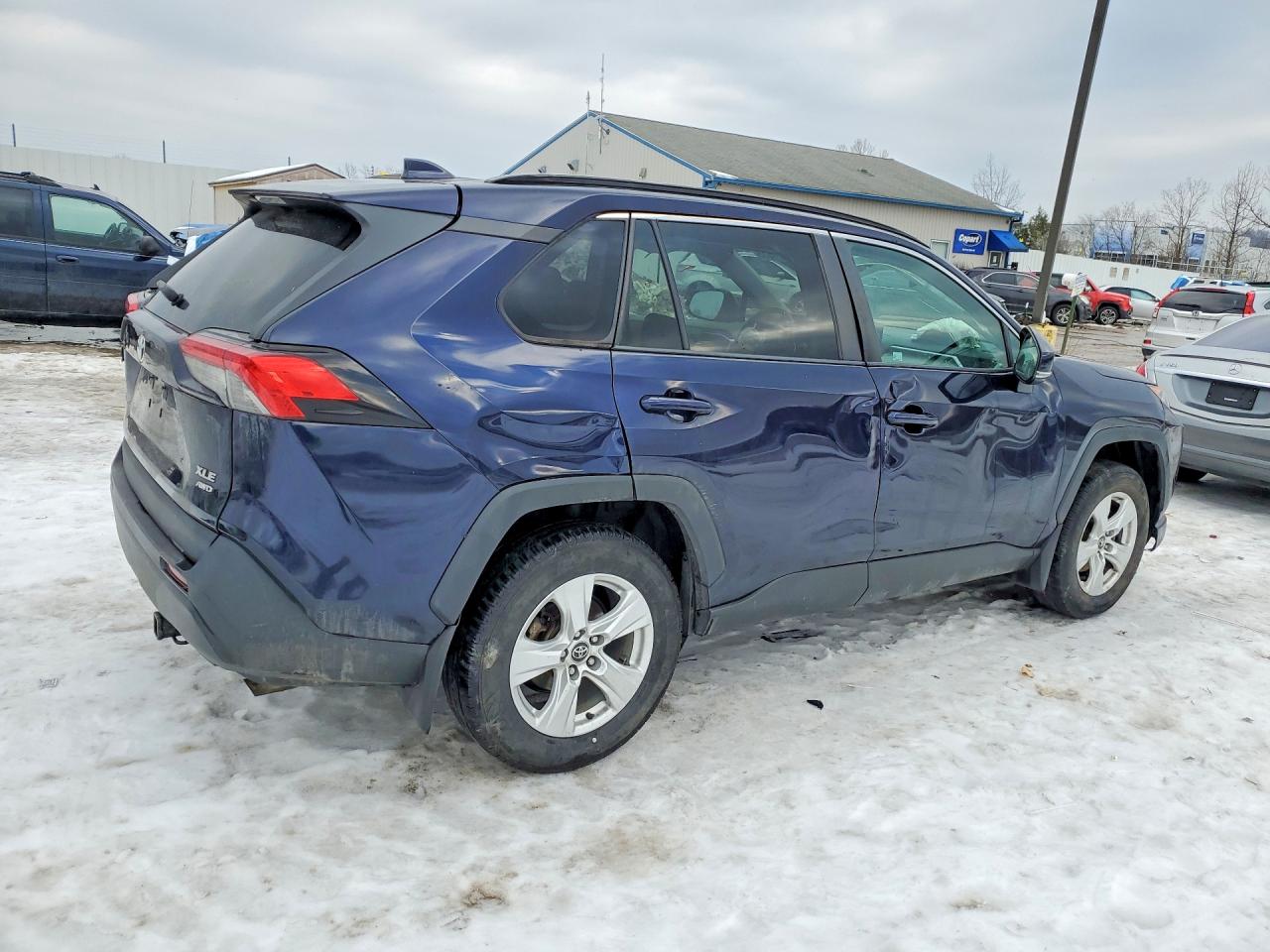 2021 TOYOTA RAV4 XLE photo 5