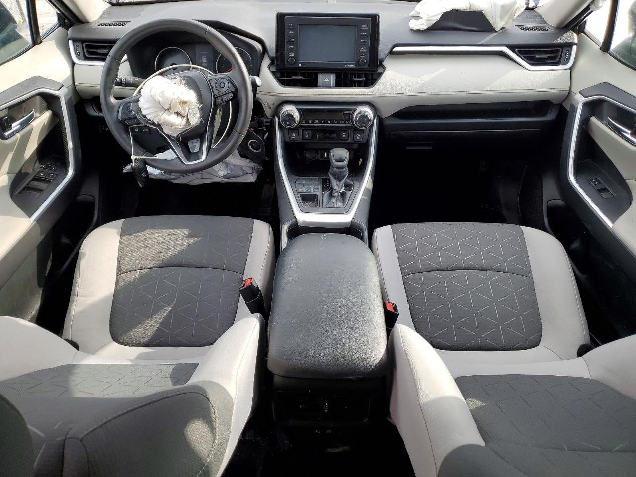 2021 TOYOTA RAV4 XLE photo 15