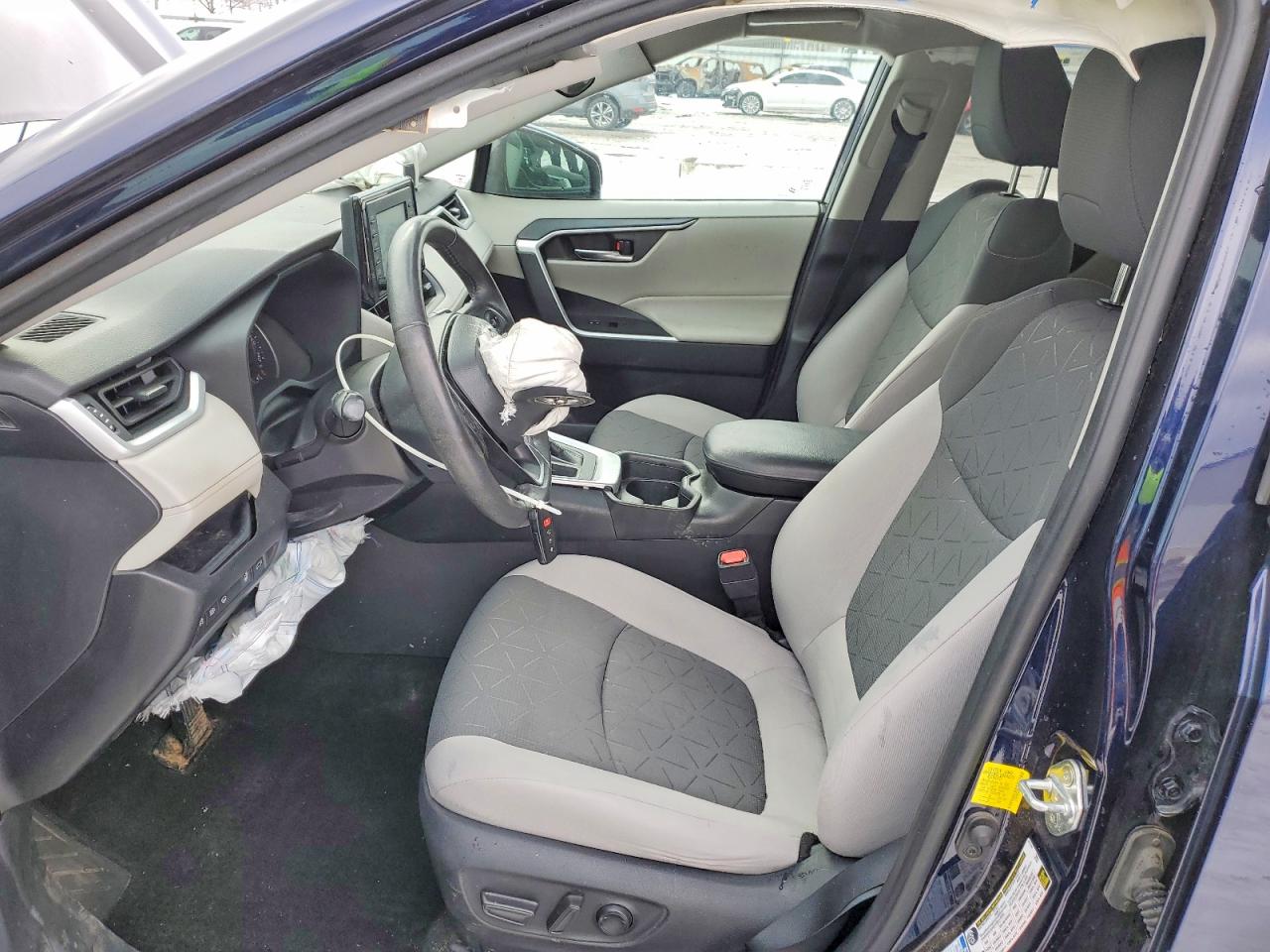2021 TOYOTA RAV4 XLE photo 13