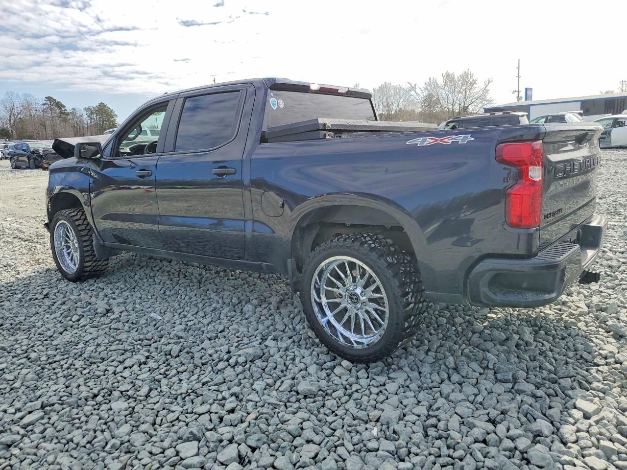 2023 CHEVROLET SILVERADO K1500 CUSTOM photo 3