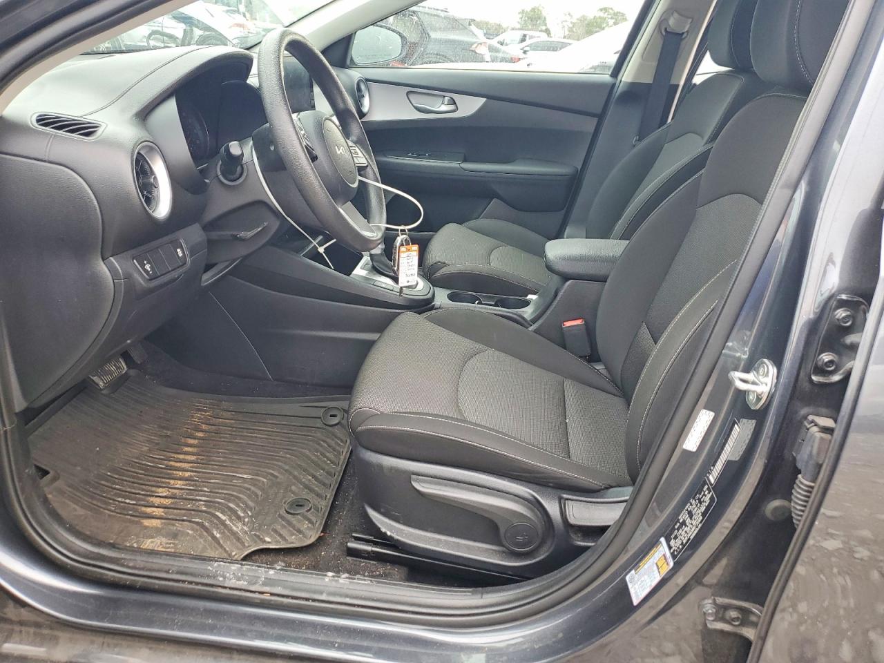 2024 KIA FORTE LX photo 13