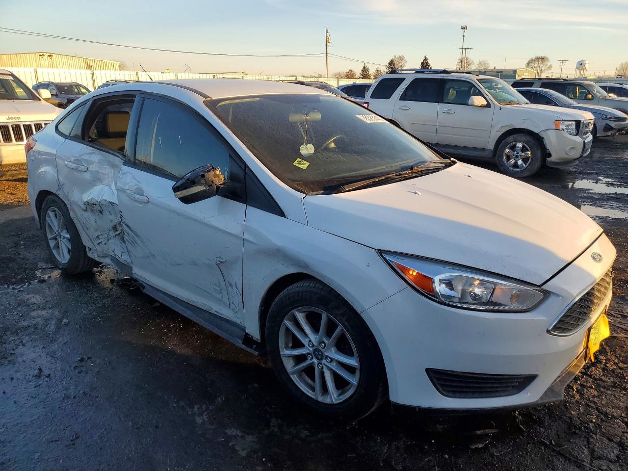 2017 FORD FOCUS SE photo 4