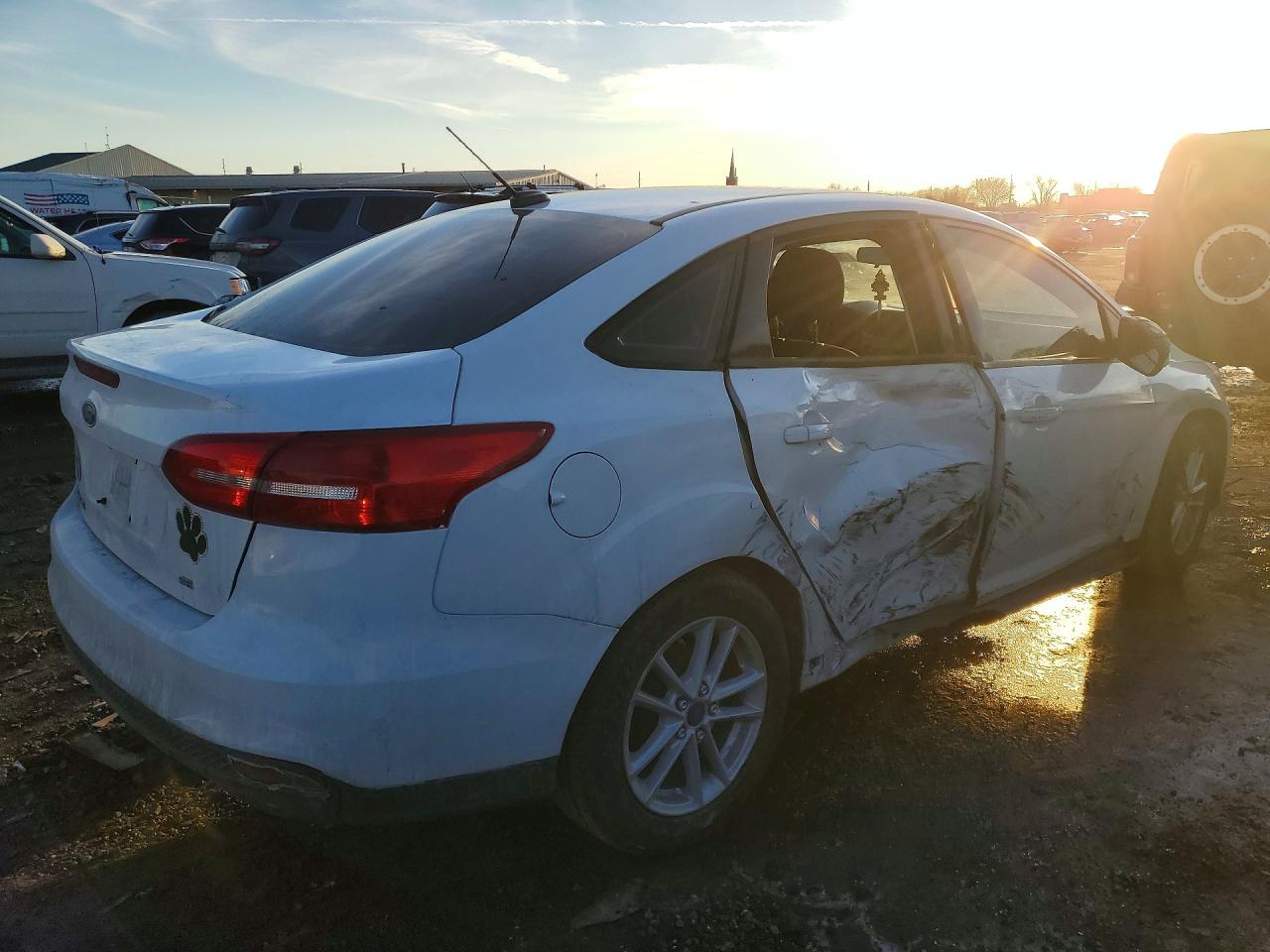 2017 FORD FOCUS SE photo 3