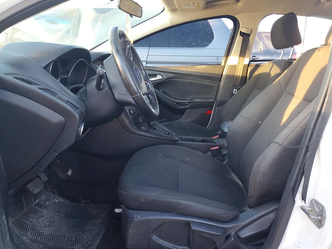 2017 FORD FOCUS SE photo 7