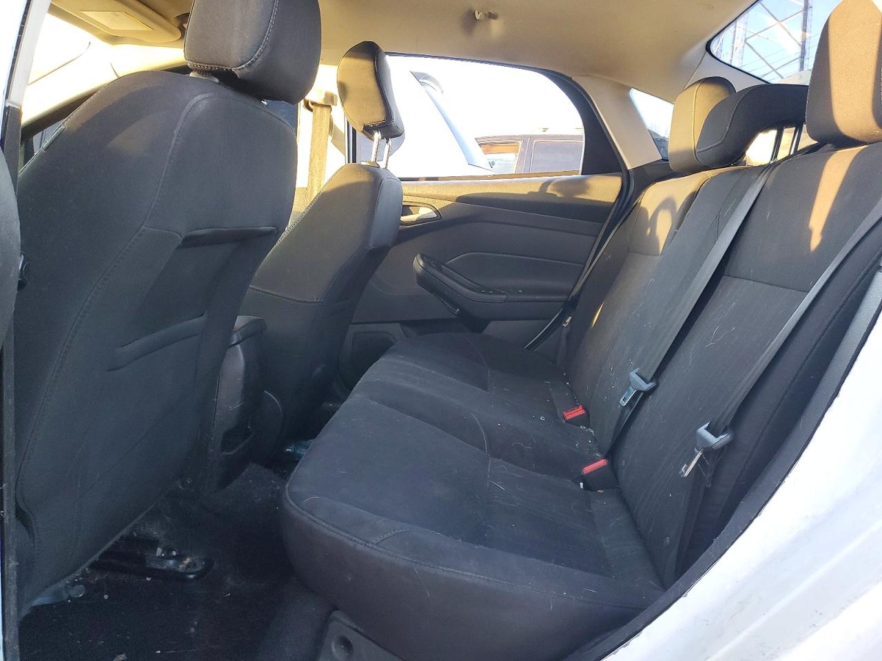 2017 FORD FOCUS SE photo 10