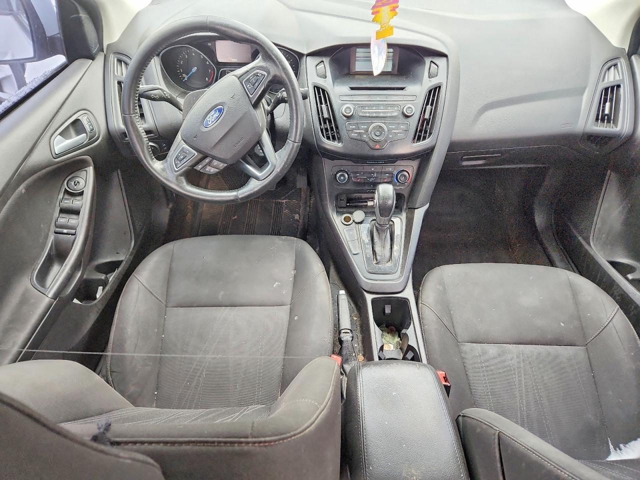 2017 FORD FOCUS SE photo 8