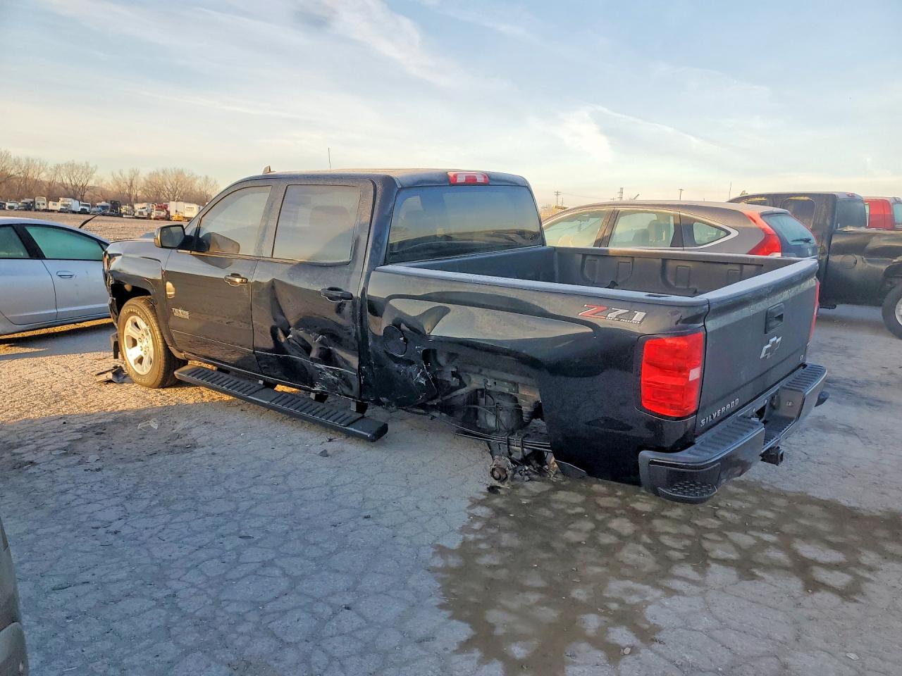2018 CHEVROLET SILVERADO K1500 LT photo 2