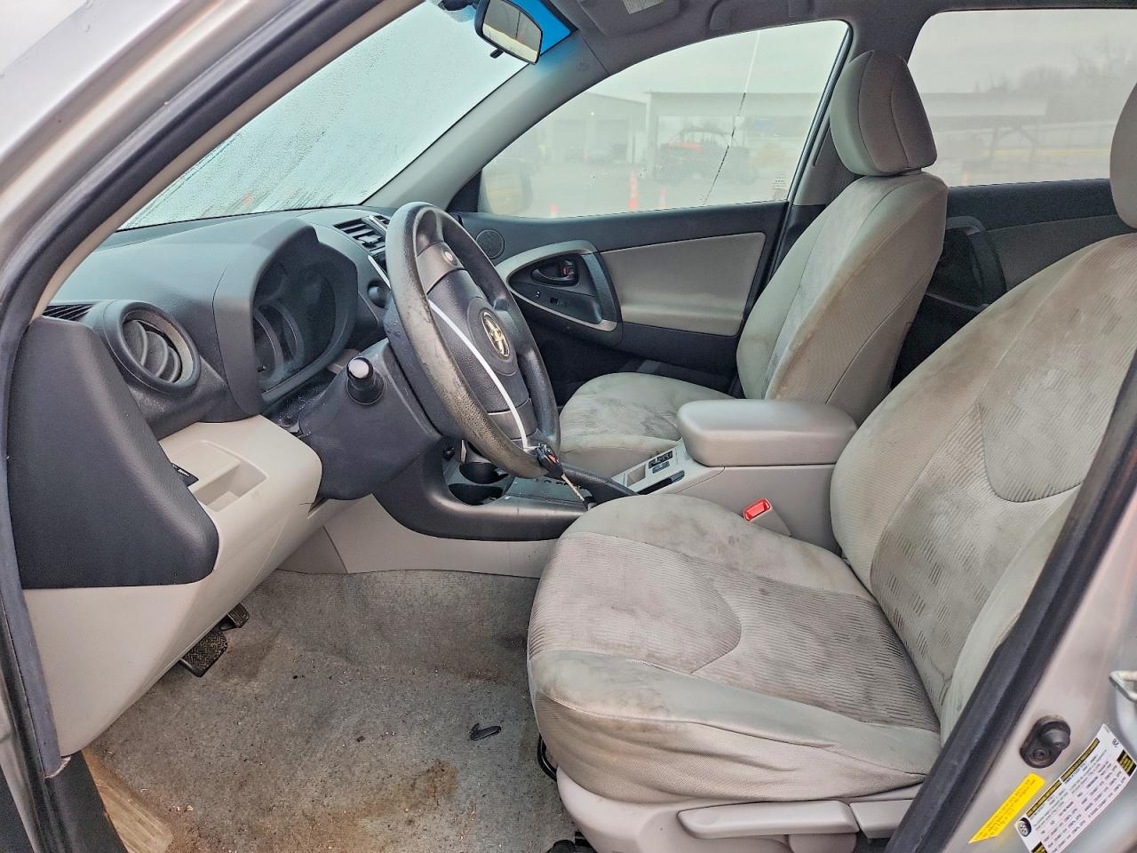 2011 TOYOTA RAV4 photo 13