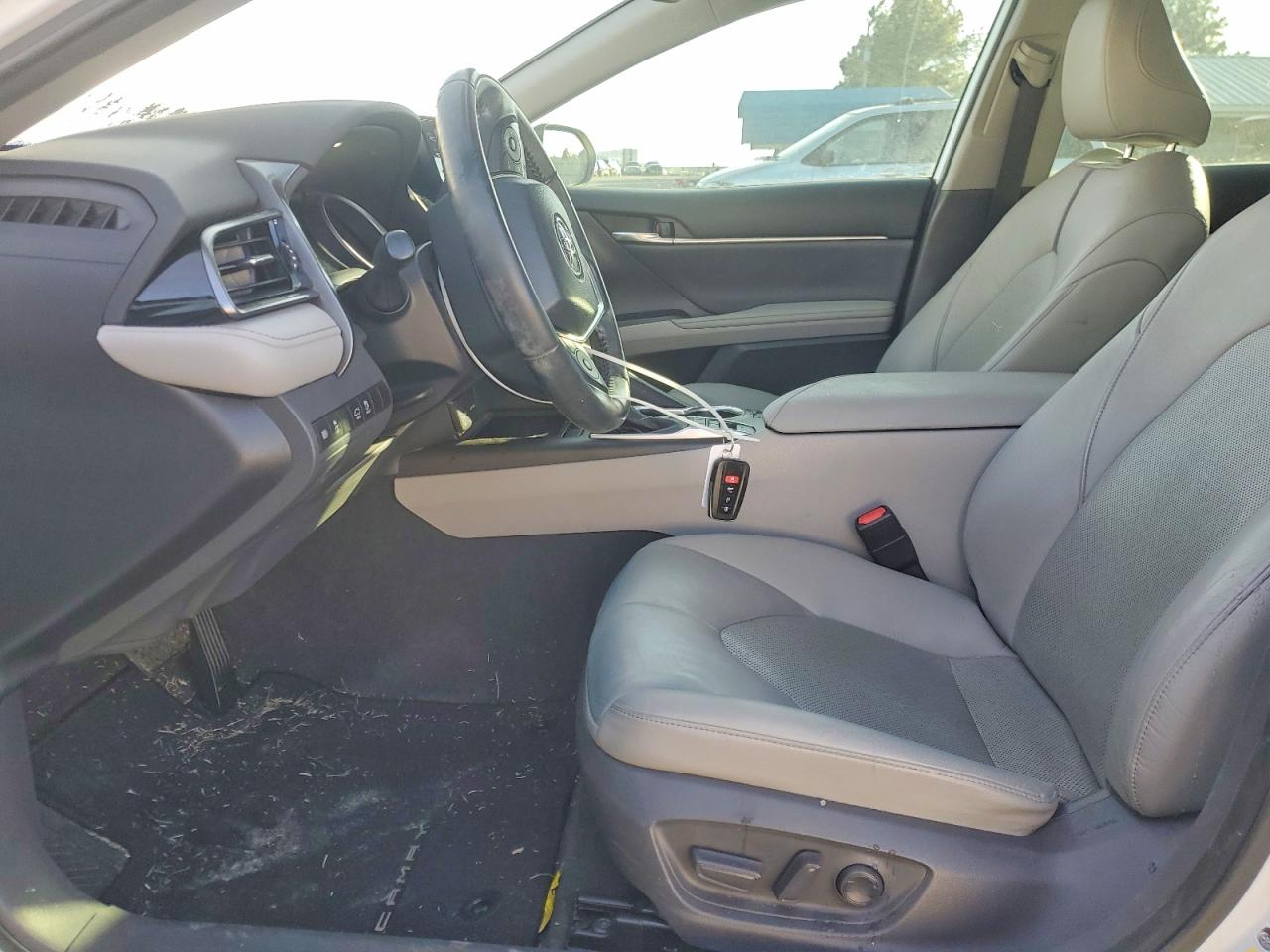 2021 TOYOTA CAMRY XLE photo 13