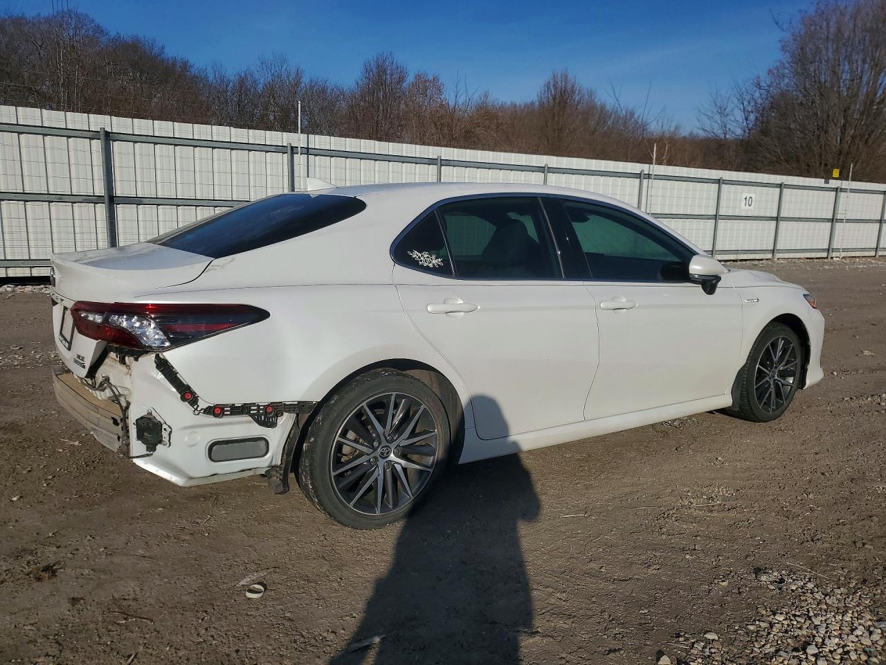 2021 TOYOTA CAMRY XLE photo 5