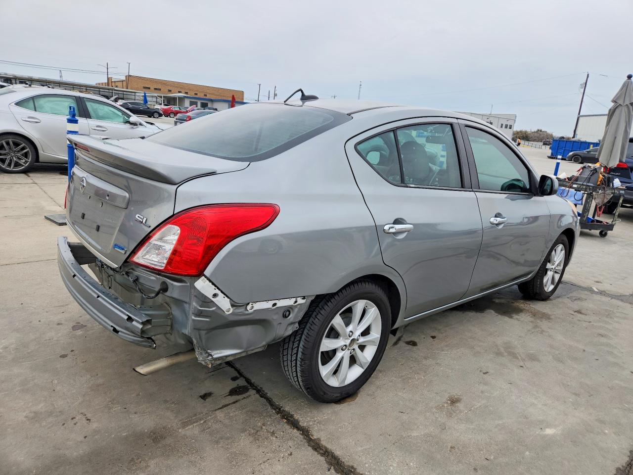 2014 NISSAN VERSA 1.6 SL photo 5