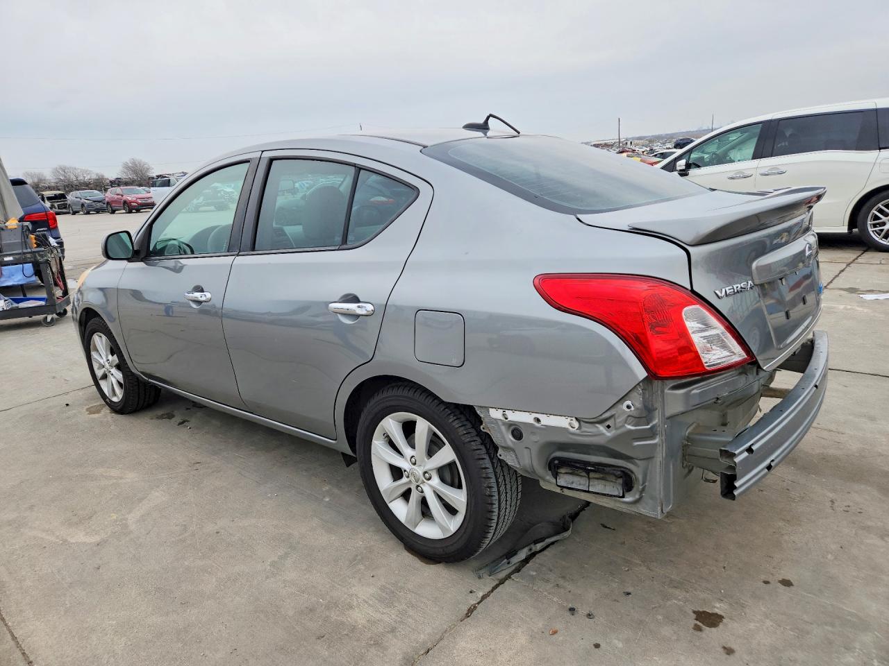 2014 NISSAN VERSA 1.6 SL photo 3