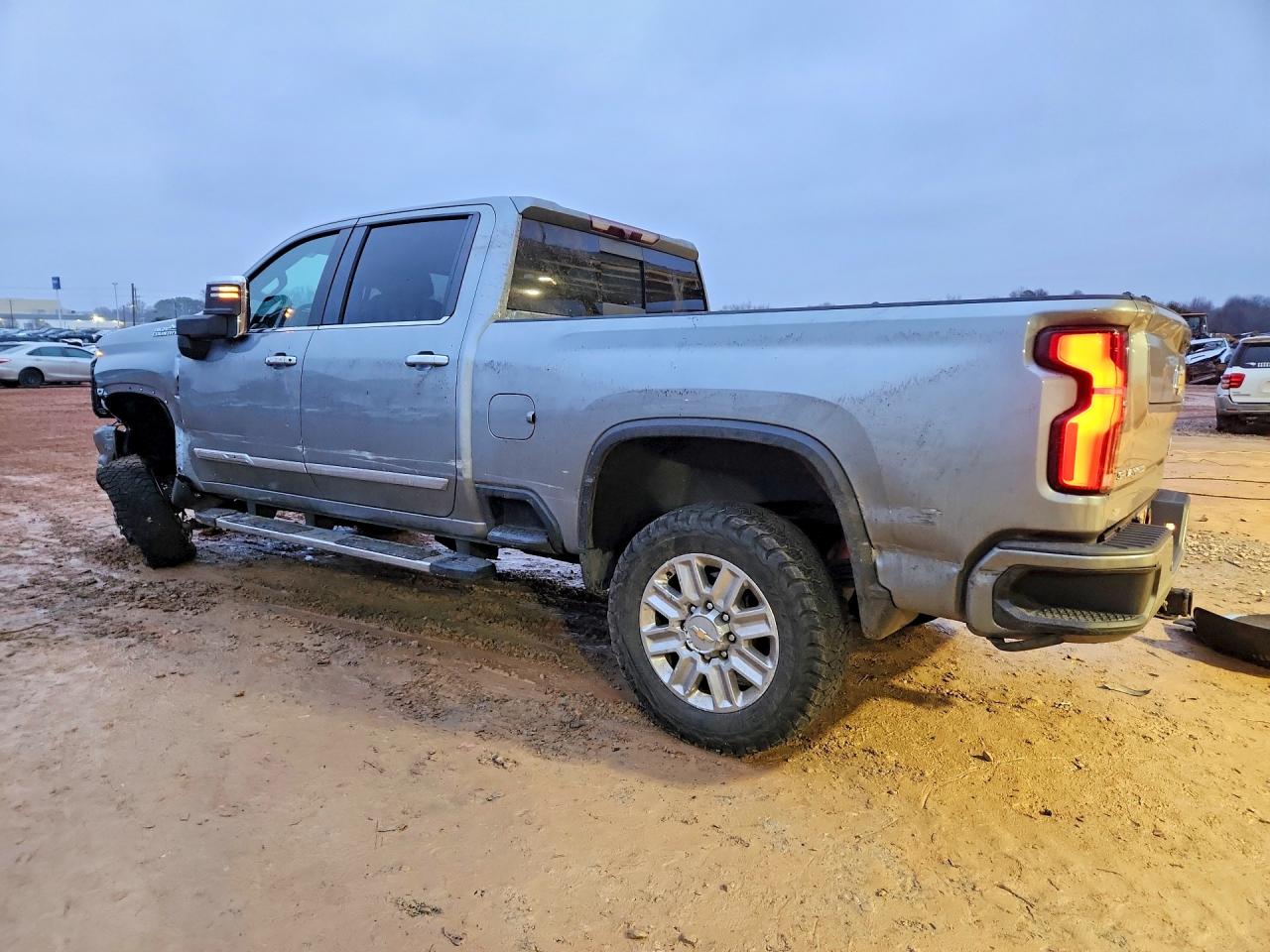 2024 CHEVROLET SILVERADO K2500 HIGH COUNTRY photo 2