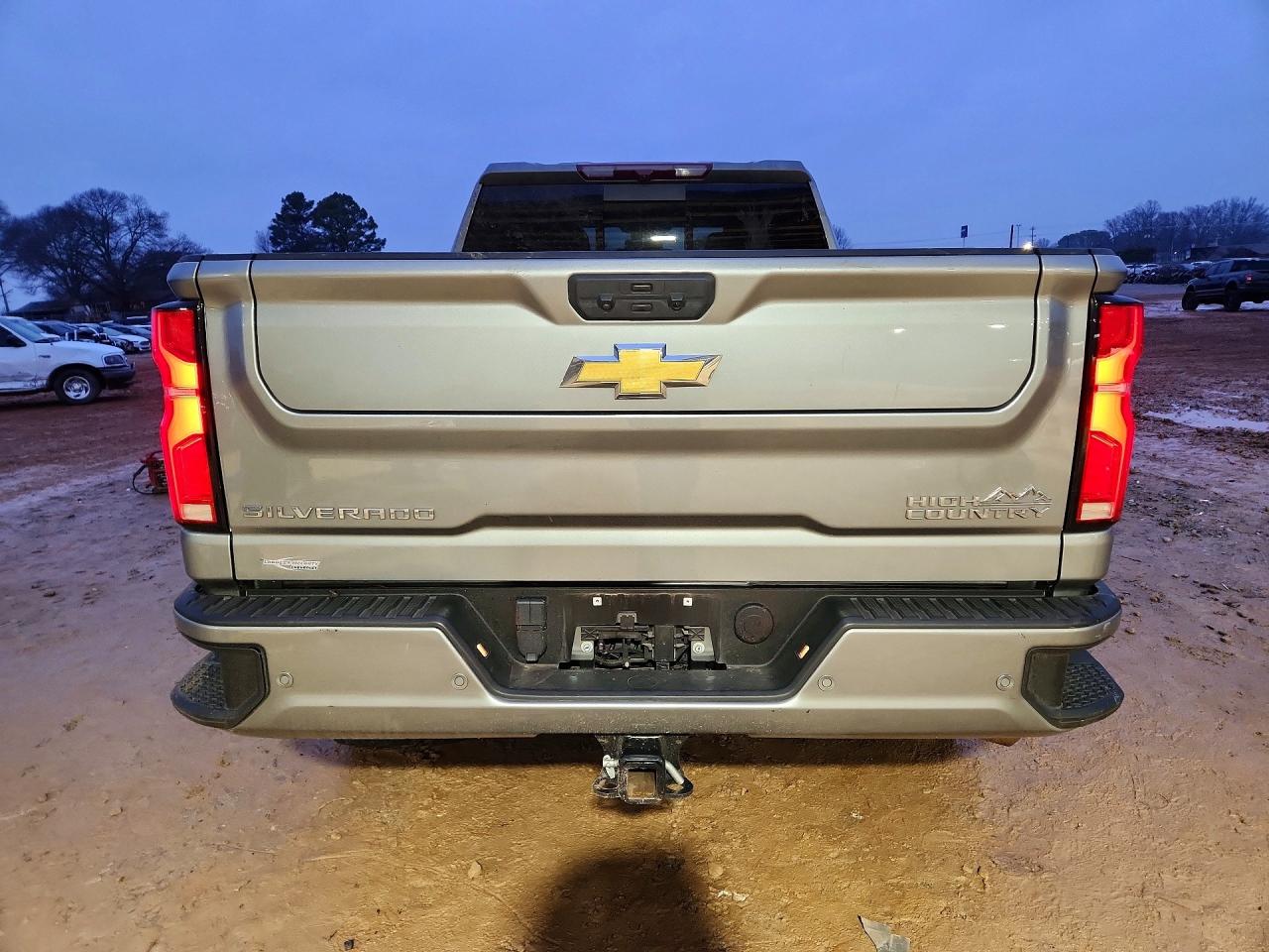 2024 CHEVROLET SILVERADO K2500 HIGH COUNTRY photo 6