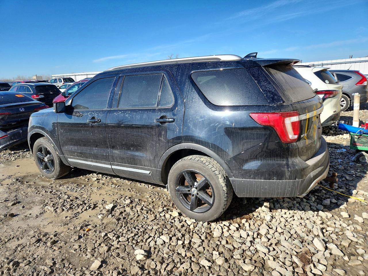 2016 FORD EXPLORER XLT photo 3